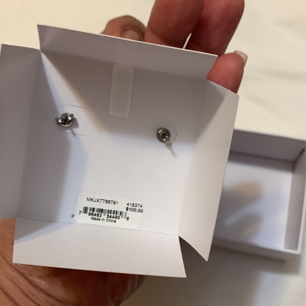 {NEW} MICHAEL KORS rose pink mother of pearl earrings - Picture 3 of 3